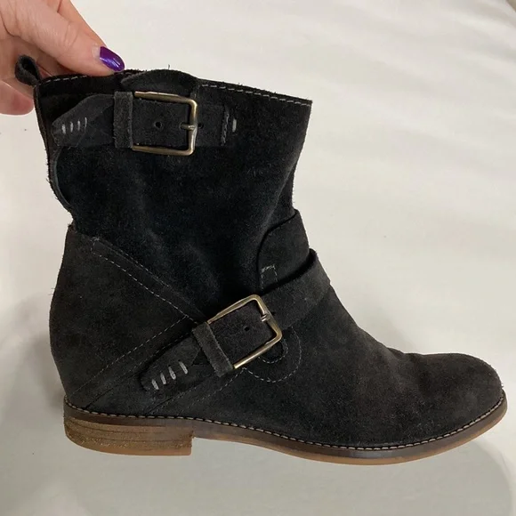 Dolce Vita Prestley Black Suede Ankle Boots - Picture 3 of 11